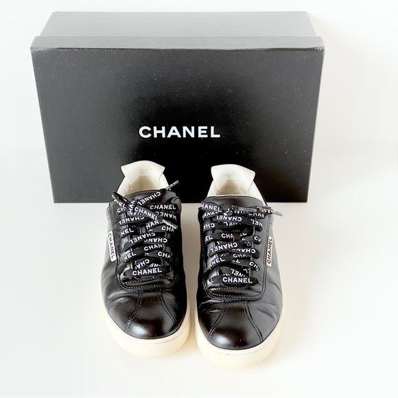 Chanel Women’s Leather Sneakers size Italy 38.5 (US8). - Picture 3 of 8